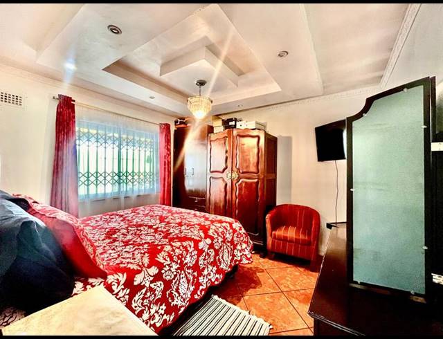4 BEDROOM HOUSE FOR SALE IN ROCKLANDS
